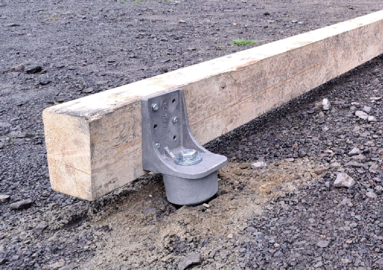 Holzfundament mit Erdschraube und Montageset – langlebig & feuchtigkeitsgeschützt