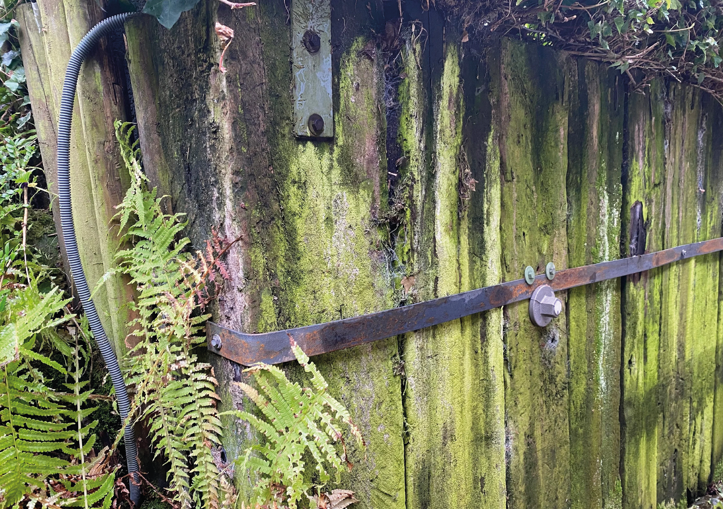 Horizontale Sicherung mit SLOG-X Erdankersystemen